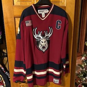 Mondetta Burgundy and Navy Deer Emblem Jersey